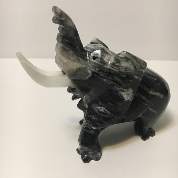 Onyx Carved Elephant Figurine - Picture 1 of 9